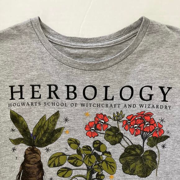 Harry Potter Herbology TShirt Size M Gray Plants Graphic Hogwarts Wizardry - Picture 3 of 13